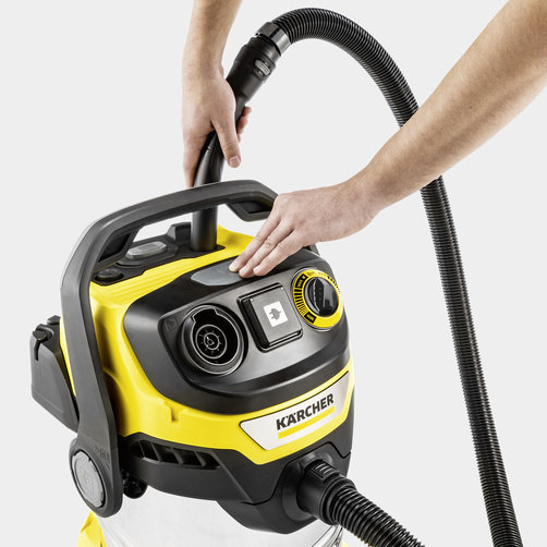 Хозяйственный пылесос Karcher WD 6 P S V-30/6/22/T - <h3>Штепсельная розетка с автоматикой включения / отключения для работы с электроинструментами</h3>
Немедленный сбор пыли и стружки, образующихся при строгании, пилении или шлифовании. Пылесос автоматически включается и выключается синхронно с электроинструментом.