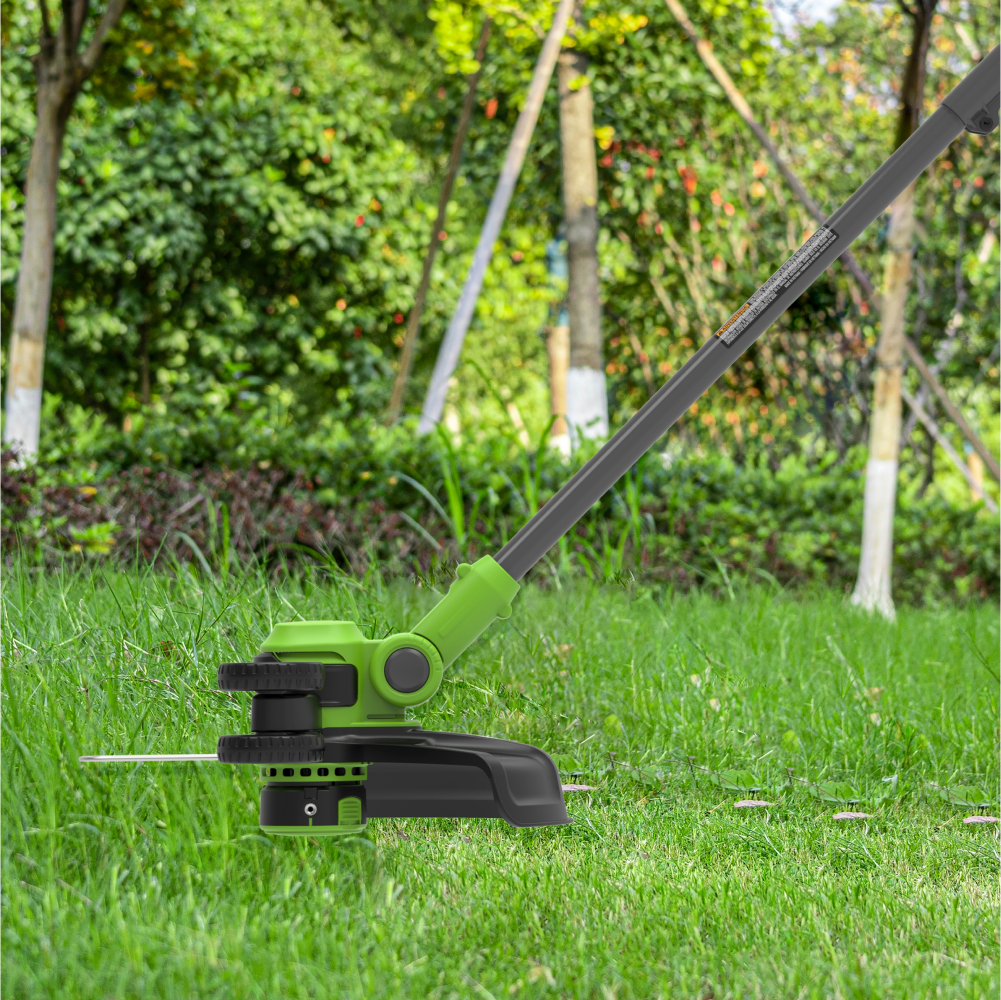 Аккумуляторный триммер Greenworks G24LT301 30см, 24v (АКБ 1х2Ah и З/У) - Триммер Greenworks обеспечивает ширину скашивания 30 см с леской 1,65 мм или 25 см с ножами. Оснащен автоматической подачей лески с односторонним выходом. В режиме подрезки кромок режущая часть поворачивается вертикально, а защитные колеса предотвращают касание земли. Идеален для ровной стрижки газона и аккуратной обработки краев.