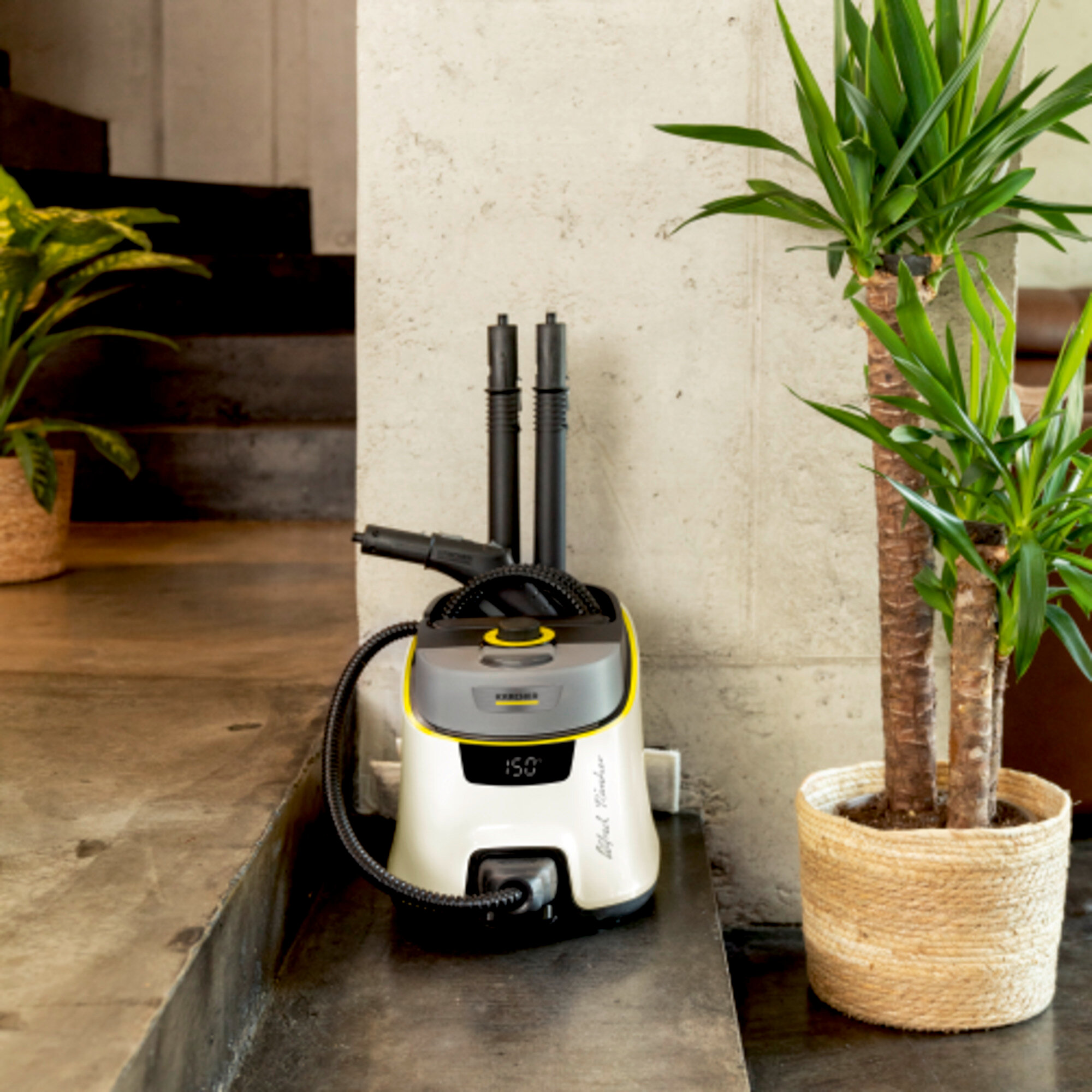 Пароочиститель Karcher SC 5 Deluxe Signature Line - <h3>Преимущества серии Signature Line</h3>
Подпись основателя компании Альфреда Керхера отмечает аппарат в качестве лучшего в данной категории продуктов Kärcher. Другими эксклюзивными преимуществами являются поддержка в мобильном приложении и продление гарантии.