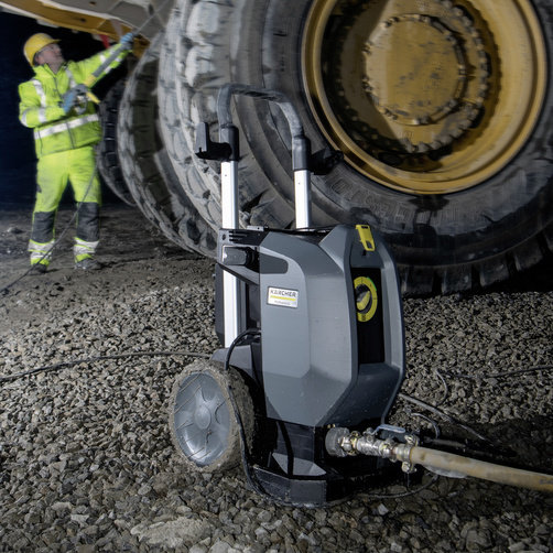 Аппарат высокого давления Karcher HD 10/21-4 S - <h3>Компактный дизайн с вертикальным расположением моторно-насосного агрегата</h3>
Компактные габаритные размеры и малая занимаемая площадь. Маневренность и удобство транспортировки. Высокая устойчивость аппарата.