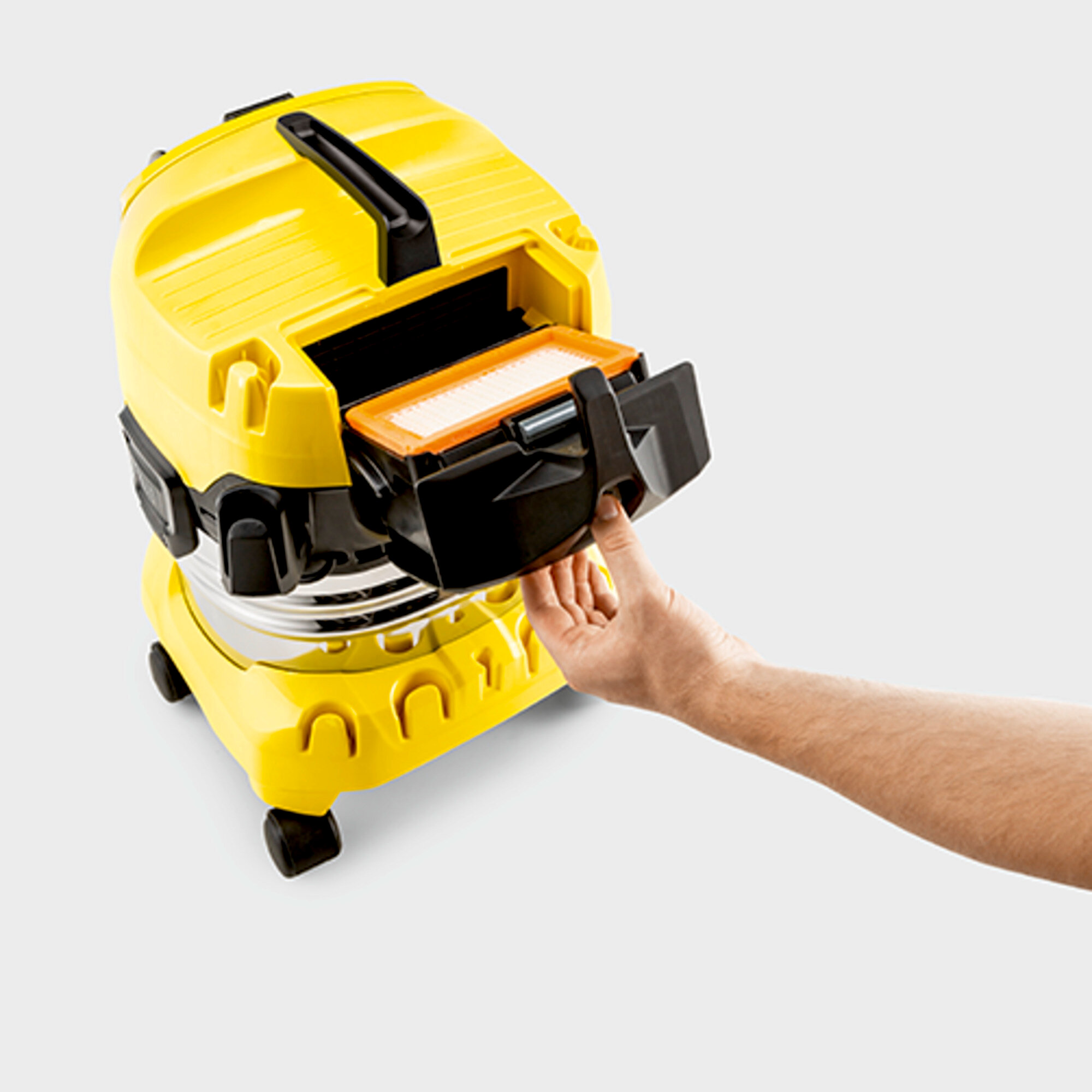 Хозяйственный пылесос Karcher WD 4 P S V-20/5/22 - <h3>Штепсельная розетка с автоматикой включения / отключения для работы с электроинструментами</h3>
Немедленный сбор пыли и стружки, образующихся при строгании, пилении или шлифовании. Пылесос автоматически включается и выключается синхронно с электроинструментом.