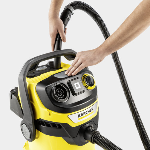 Хозяйственный пылесос Karcher WD 6 P V-25/8/22/T - <h3>Штепсельная розетка с автоматикой включения / отключения для работы с электроинструментами</h3>
Немедленный сбор пыли и стружки, образующихся при строгании, пилении или шлифовании. Пылесос автоматически включается и выключается синхронно с электроинструментом.