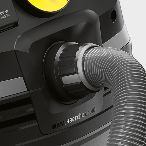 Профессиональный пылесос Karcher NT 40/1 Tact Te L - <h3>Соединение всасывающего шланга в турбинной голове</h3>
Разъем всасывающего шланга в турбинной головке обеспечивает большую вместимость мусоросборника Легкое опустошение мусоросборника за счет того что шланг подключен к турбинной голове.
