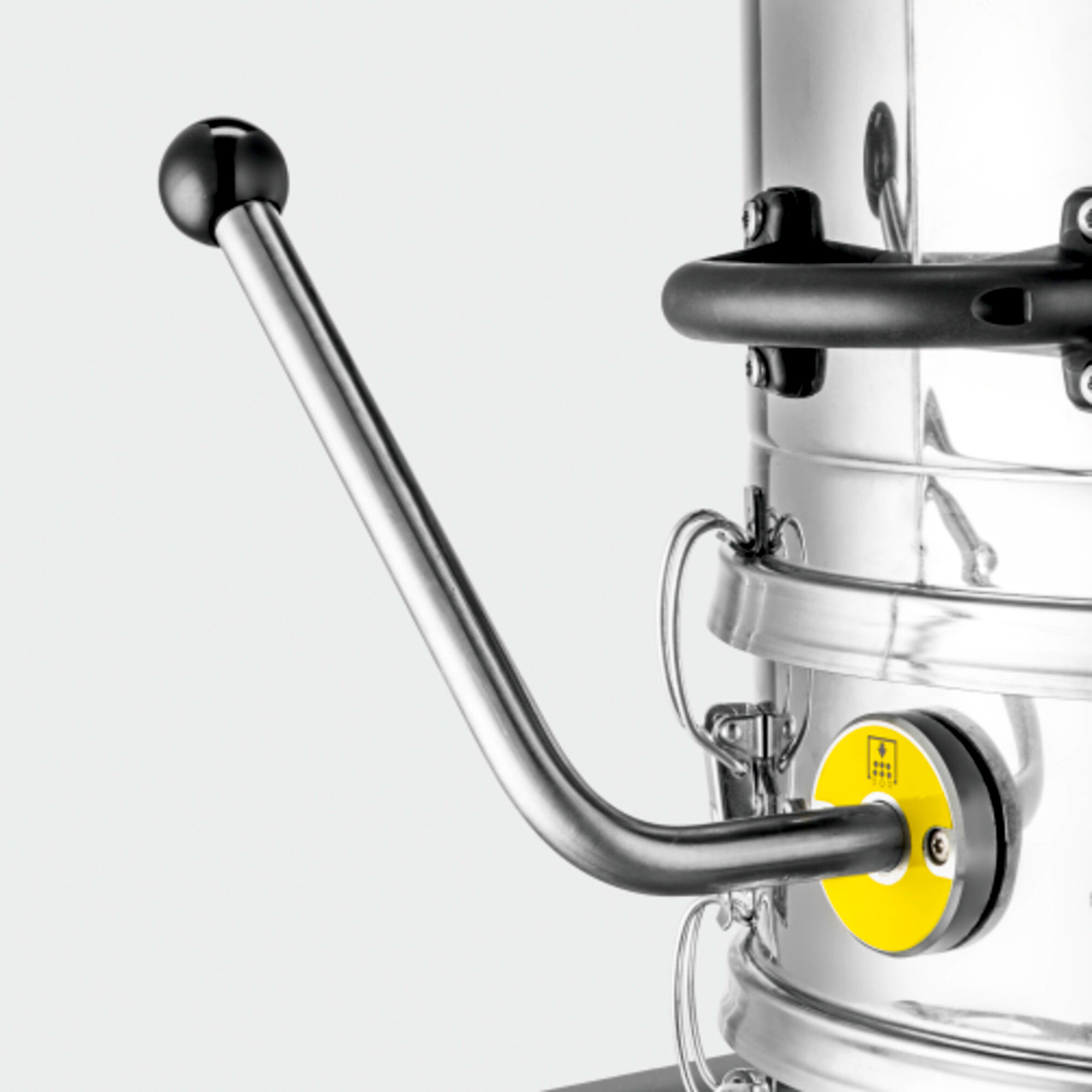 Промышленный пылесос Karcher IVM 60/36 - 3 - <h3>Оснащен тремя тербинами</h3>
 Три мощных турбины для повышенной производительности очистки. Могут быть включены отдельно для  по мере необходимости.