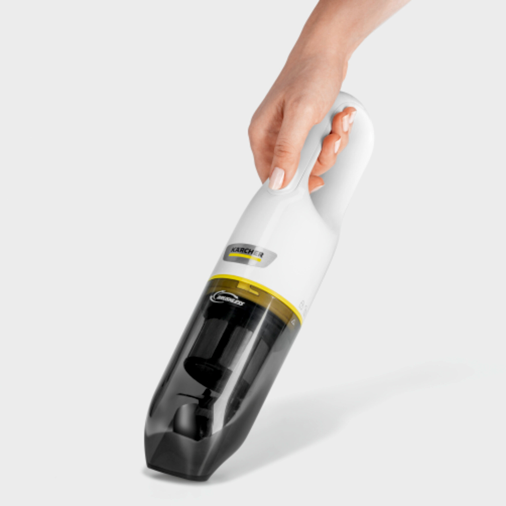 Ручной аккумуляторный пылесос Karcher CVH 3 Plus - <h3>Высокая сила всасывания благодаря бесщеточному двигателю</h3>
Высокая сила всасывания для выполнения любых небольших уборочных работ благодаря применению бесщеточного электродвигателя постоянного тока.
