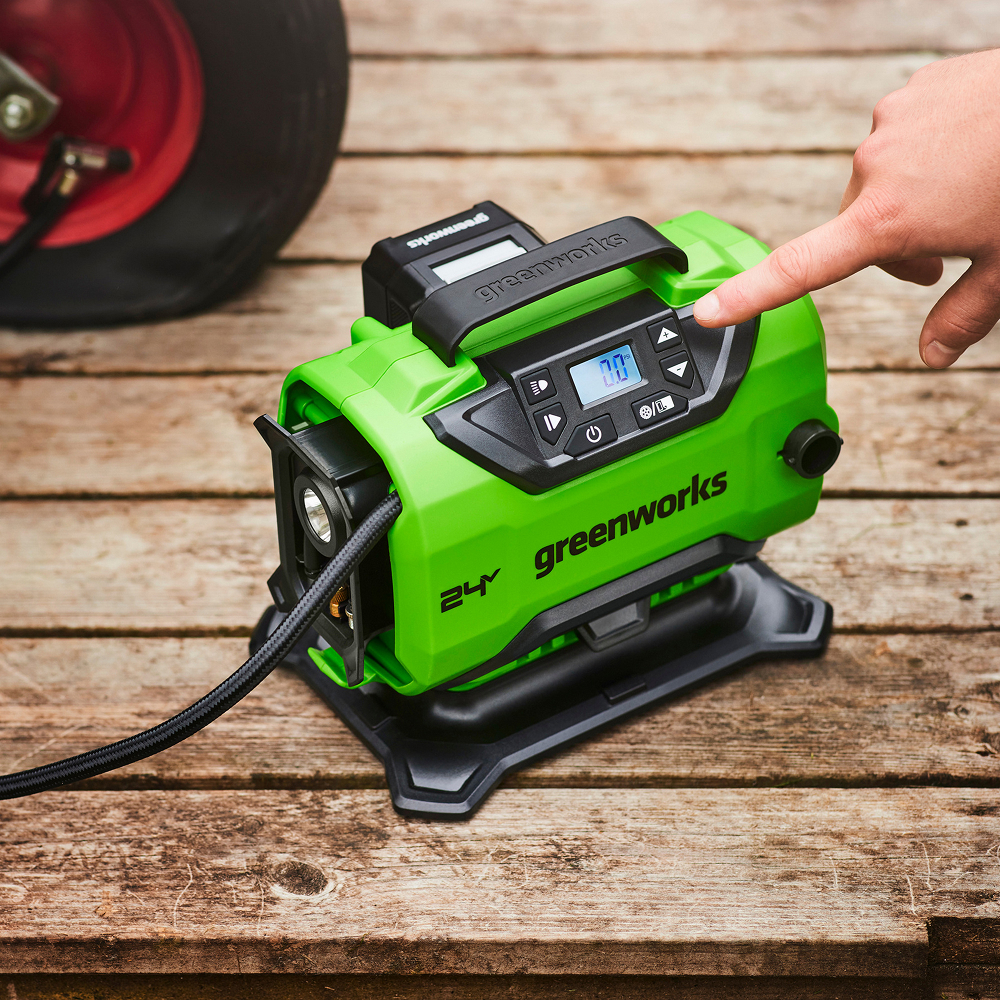 Аккумуляторный компрессор Greenworks ACG301, 24v (без АКБ и З/У) - Гибридное питание: работает от аккумуляторных батарей платформы Greenworks POWERALL 24 V, а также от электросети автомобиля 12 V. Конструкция компрессора Greenworks ACG301 сочетает в себе две технологии: поршневой компрессор высокого давления и компрессор низкого давления с большим объёмом воздуха.